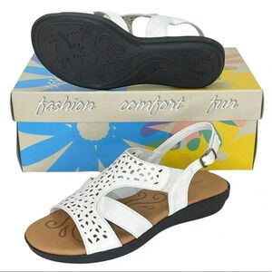 Easy Street Bolt White Faux Leather Perforated Womens Sandals Size 6.5N